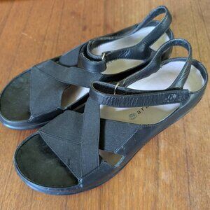 Aravon Black Leather Heels (some wear on shoes)